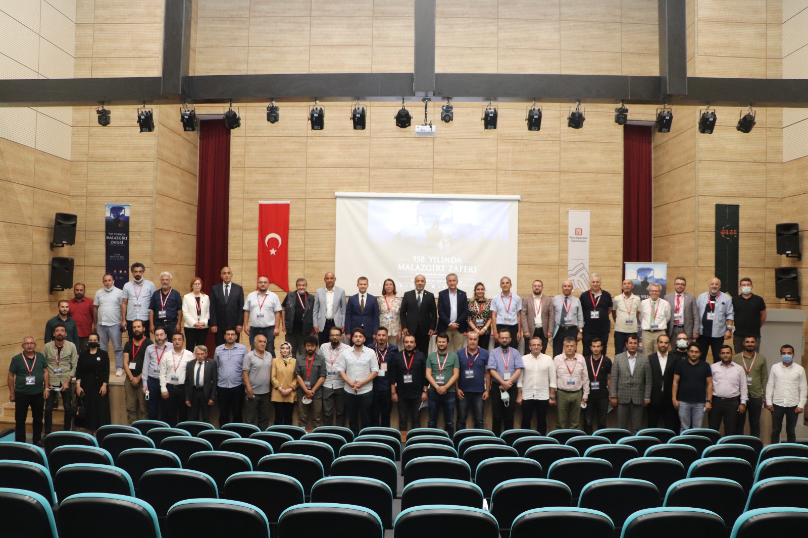 950-yilinda-malazgirt-zaferi-sempozyumu-basarili-bir-sekilde-tamamlandi-307