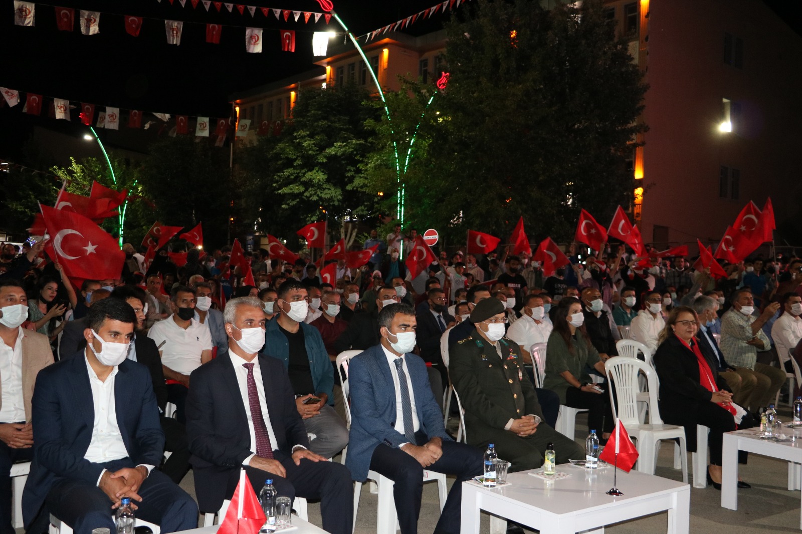 mus-valiligi-tarafindan-duzenlenen-15-temmuz-milli-birlik-ve-demokrasi-gunu-programina-katildik-486