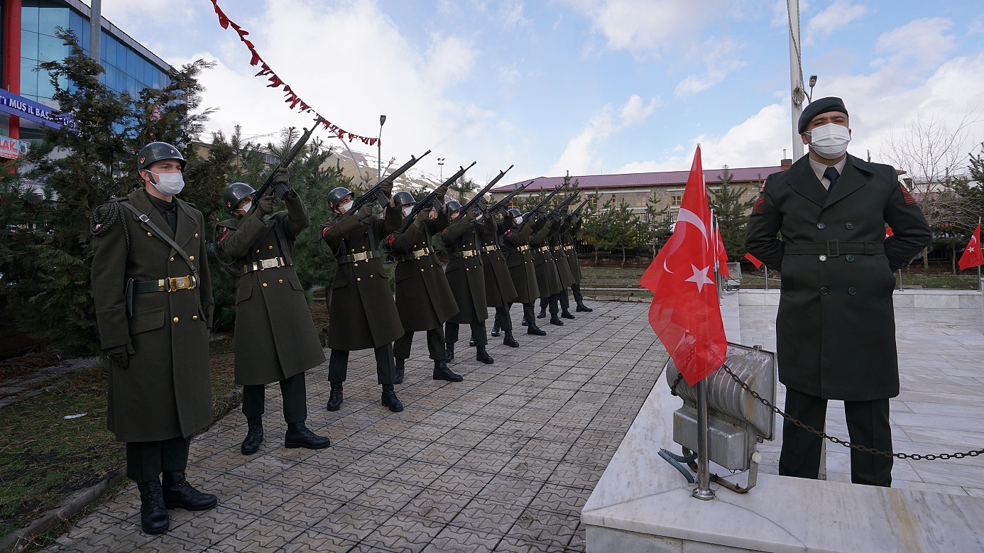 18-mart-canakkale-zaferi-ve-sehitleri-torenle-anildi-650