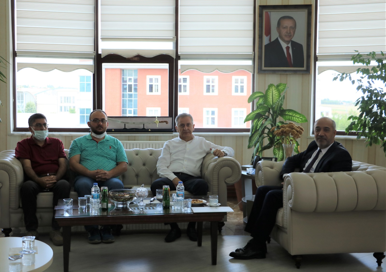 malazgirt-savas-alaninin-tespiti-tarihi-ve-arkeolojik-yuzey-arastirmalari-projesi-ekibinden-rektorumuze-ziyaret-662