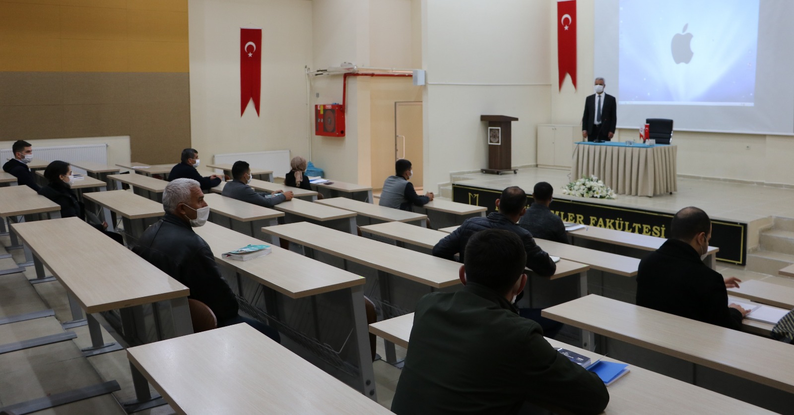 universitemizin-cesitli-birimlerinde-gorev-yapan-aday-memurlara-yonelik-temel-egitim-programi-basladi-767
