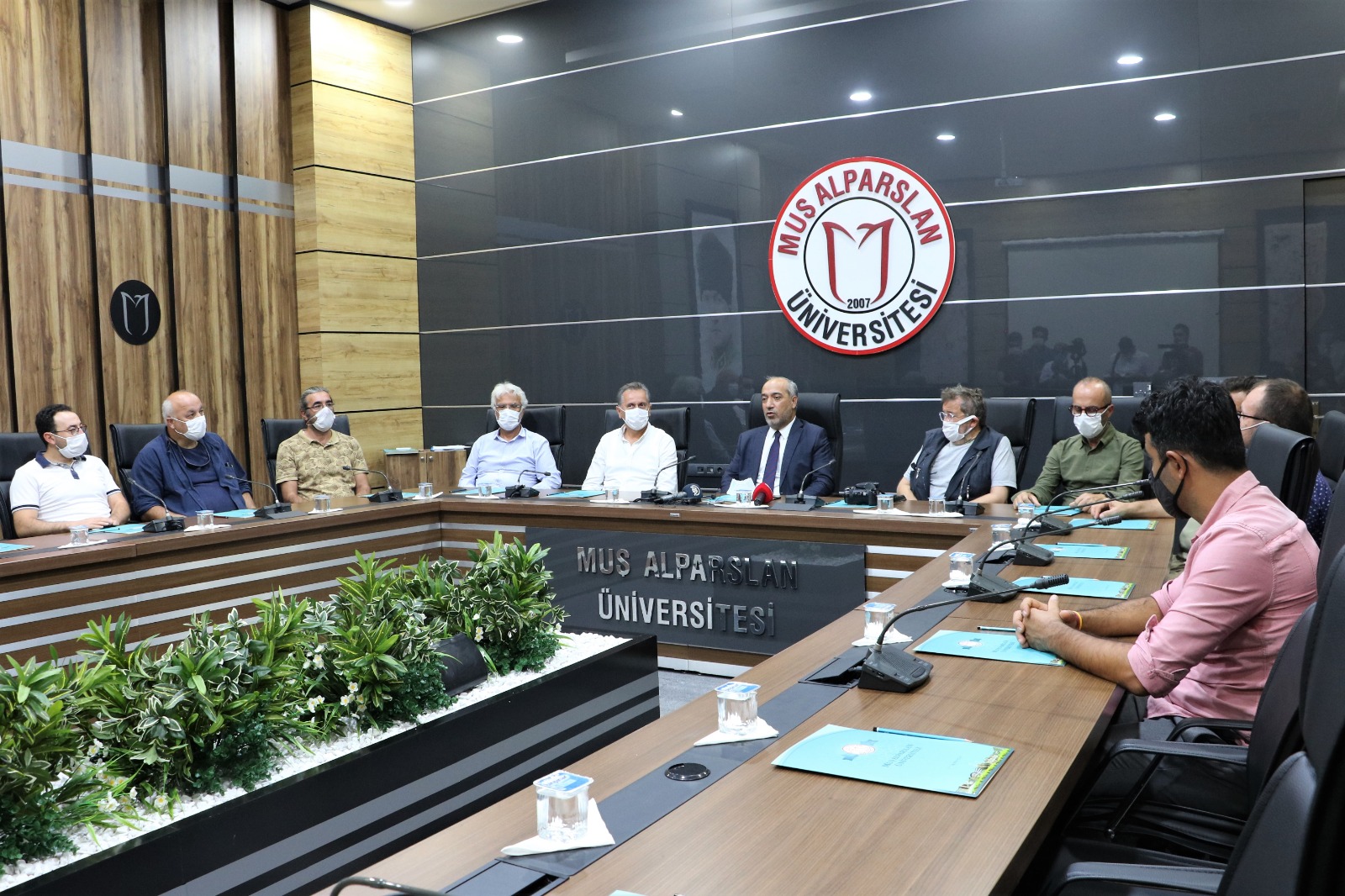 malazgirt-savas-alaninin-tespiti-tarihi-ve-arkeolojik-yuzey-arastirma-projesi-ile-ilgili-basin-toplantisi-yapildi-795