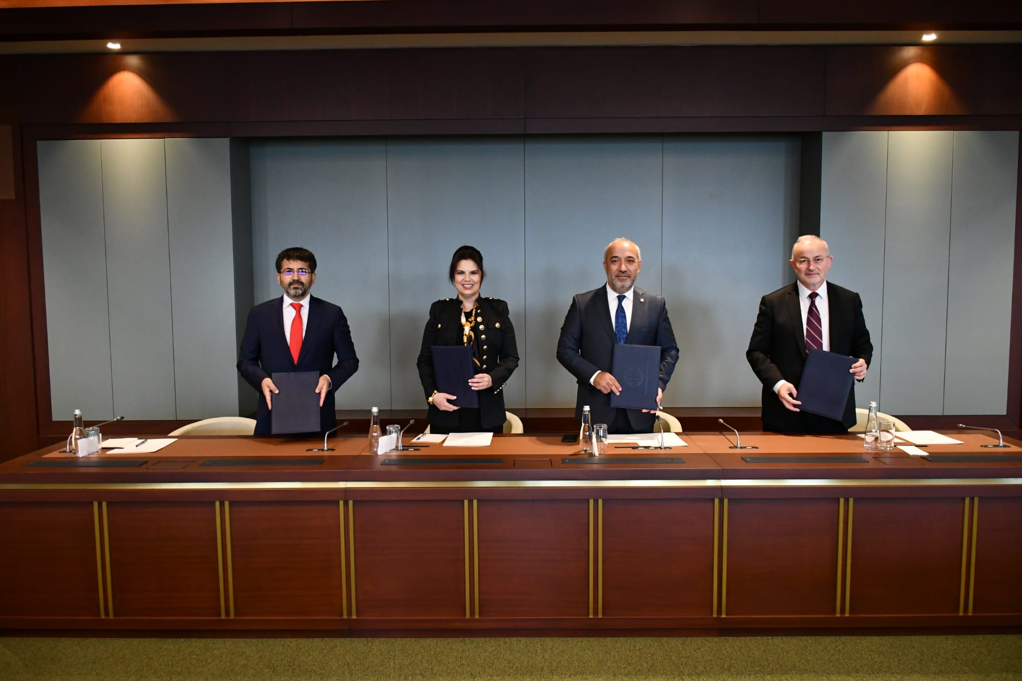 kaba-yemde-cayir-mera-ve-yem-bitkileri-ortak-uygulama-ve-arastirma-merkezi-protokolu-imzalandi-854