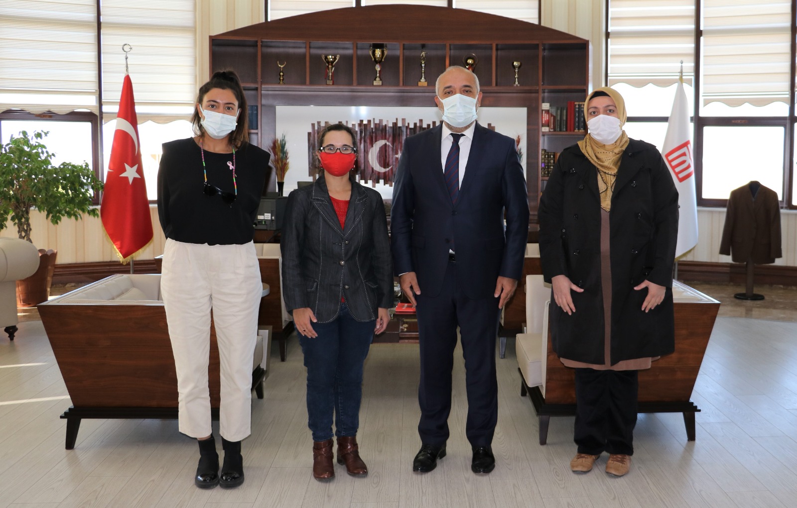 abd-adana-konsoloslugu-kultur-ve-egitim-atasesinden-rektorumuze-ziyaret-936