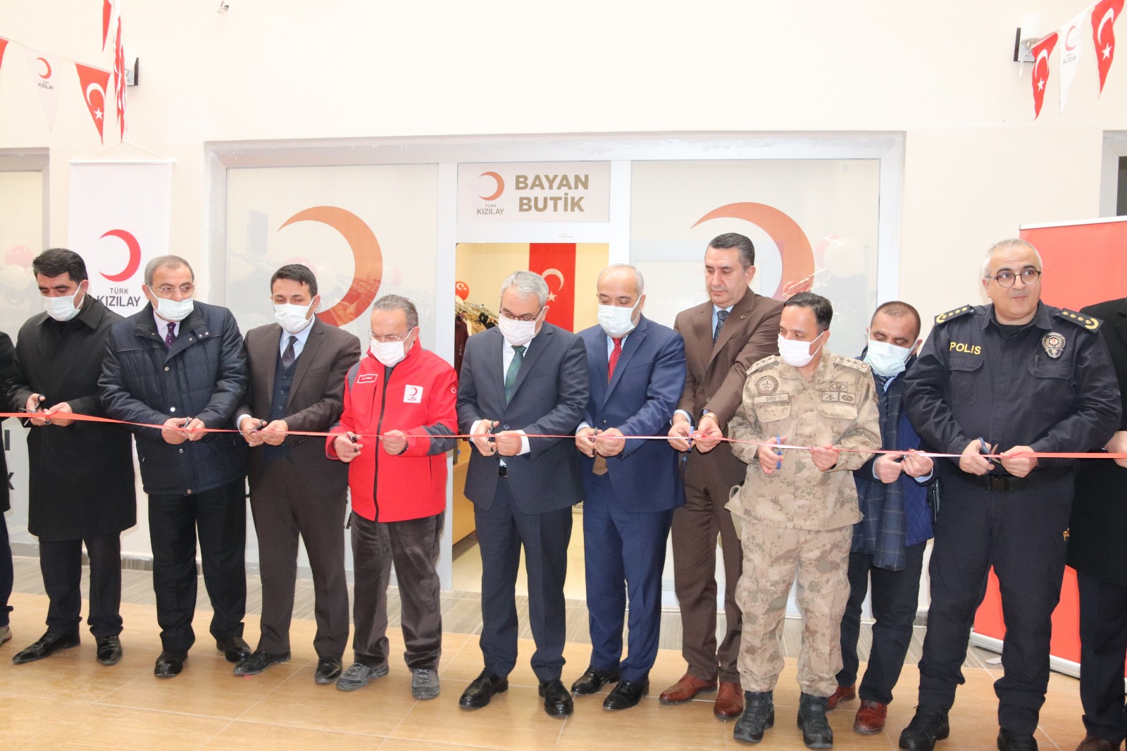 kulliyemizde-kizilay-butik-magazasi-acildi-1181