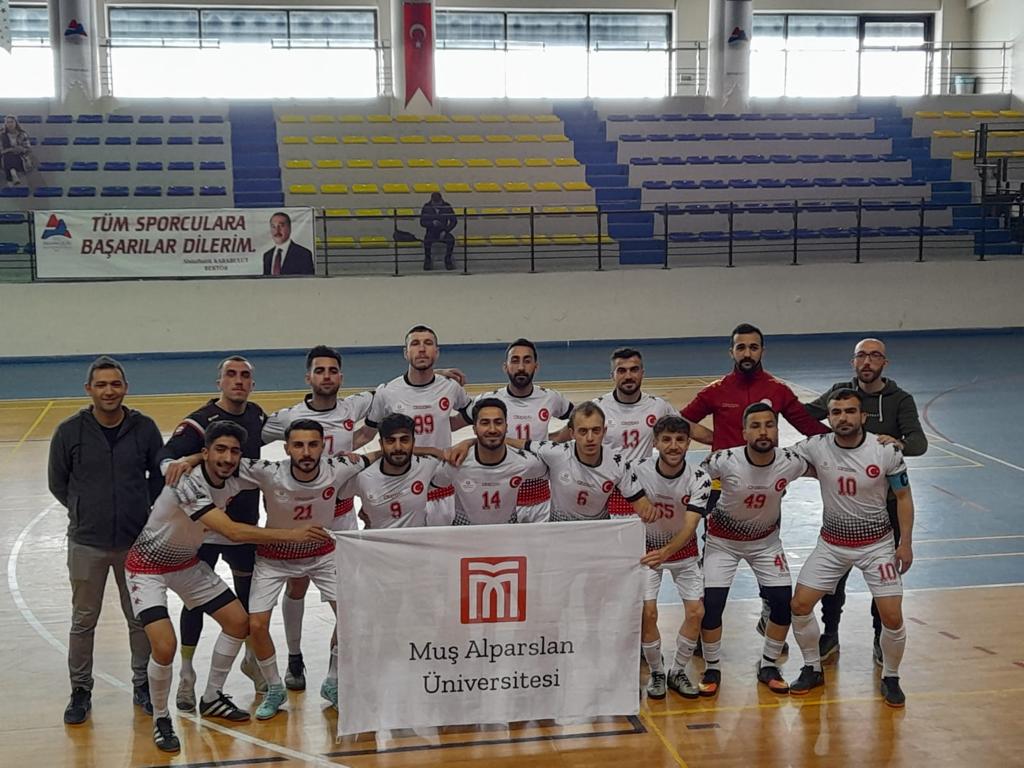 universitemiz-erkek-futsal-takimi-1-lige-cikti-1376
