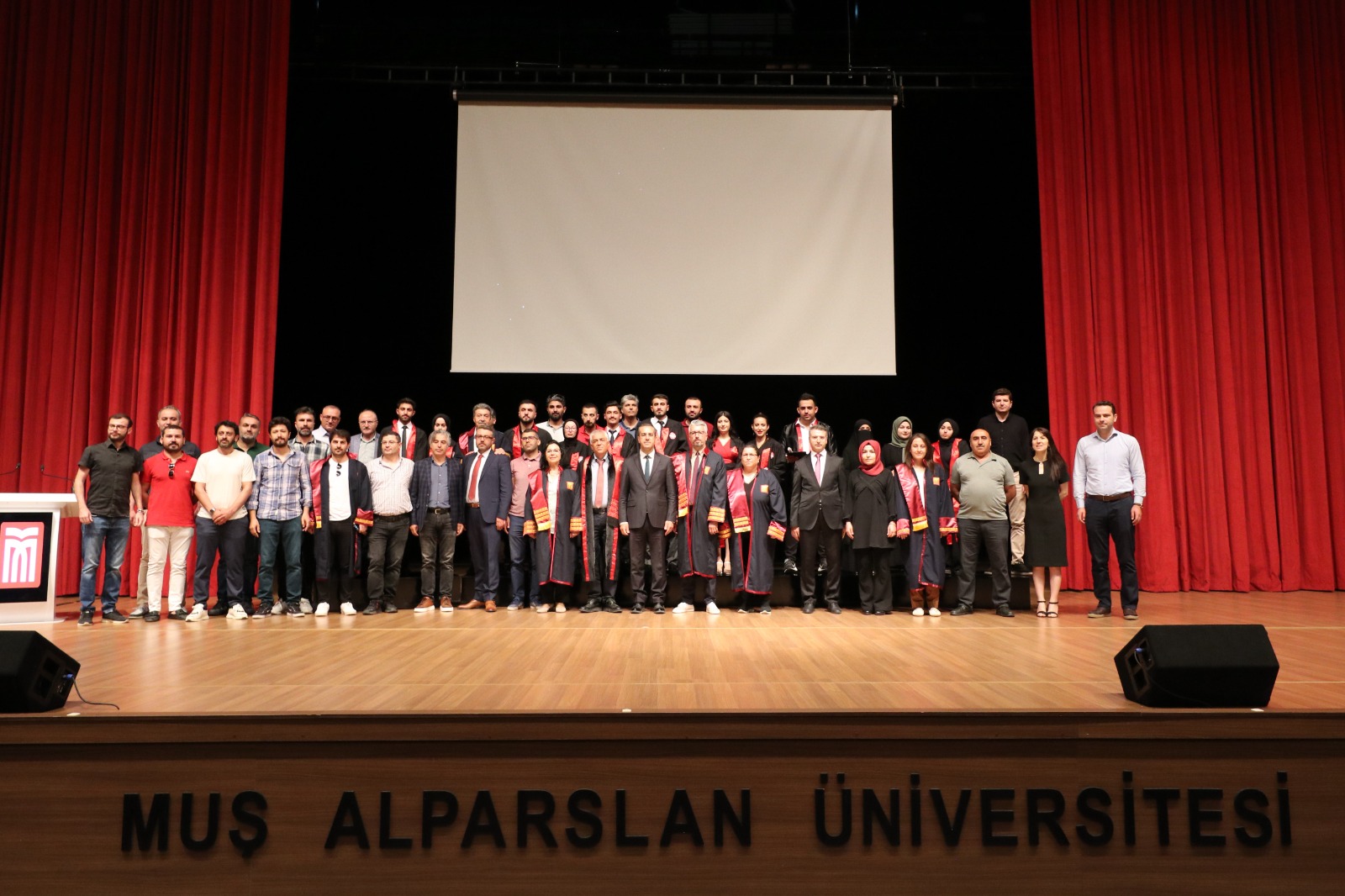 universitemiz-mezuniyet-torenleri-basladi-2690