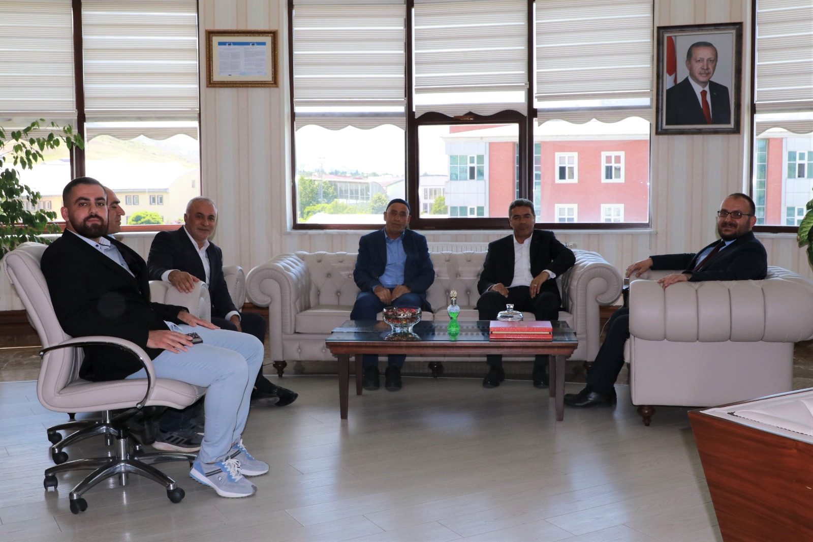 rektorumuz-il-heyetinin-ziyaretlerini-kabul-ediyor-2699