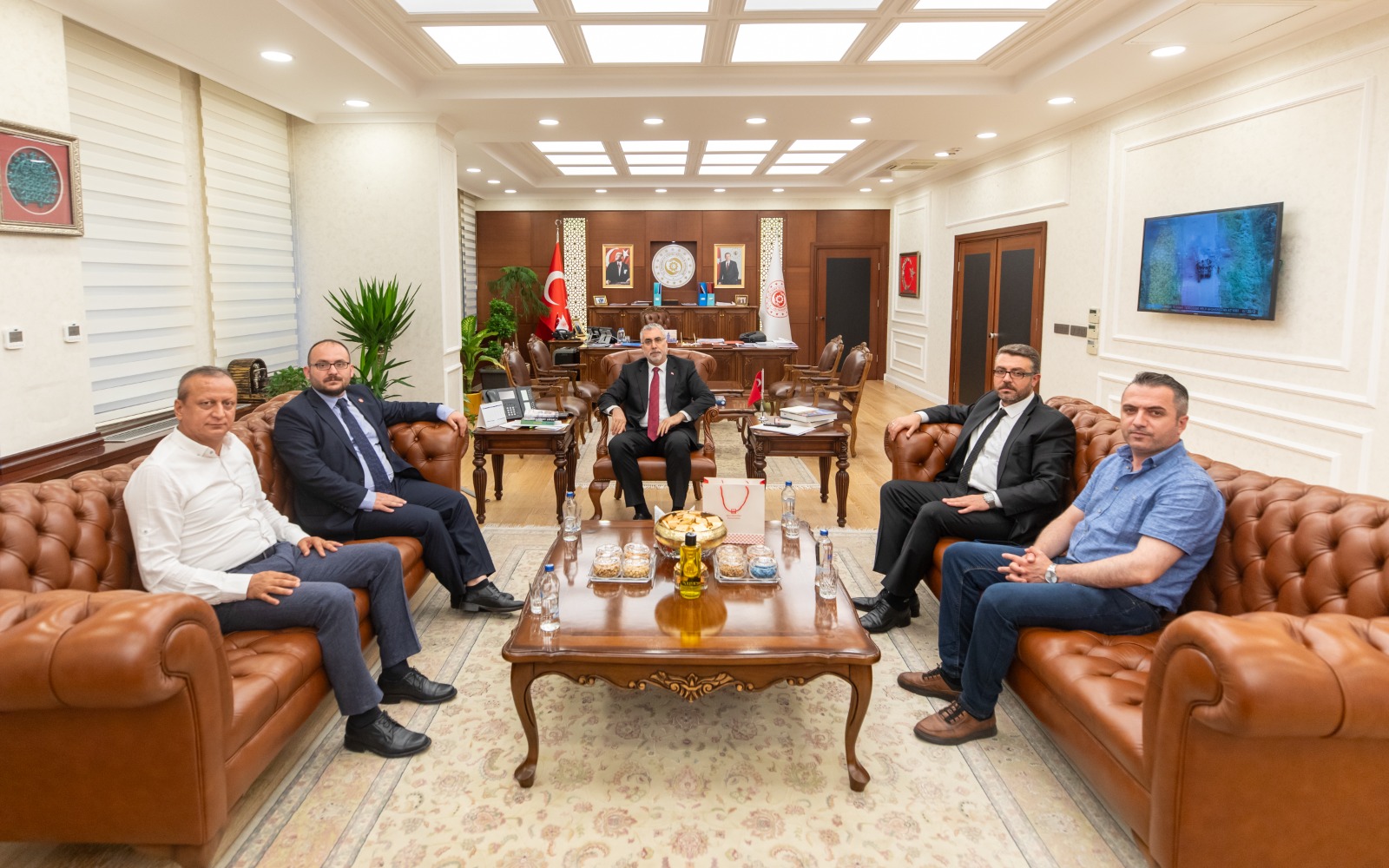 rektorumuz-bakan-isikhani-ziyaret-etti-2722