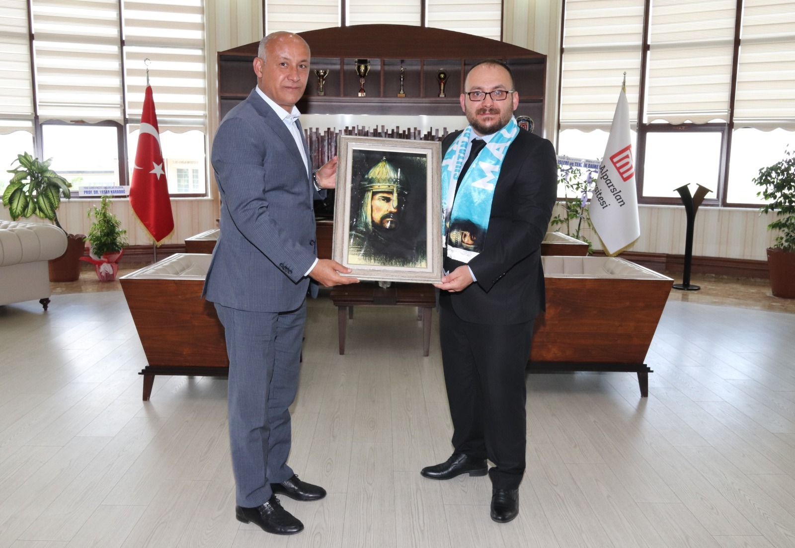 rector-alican-has-hosted-malazgirt-mayor-altin-2741