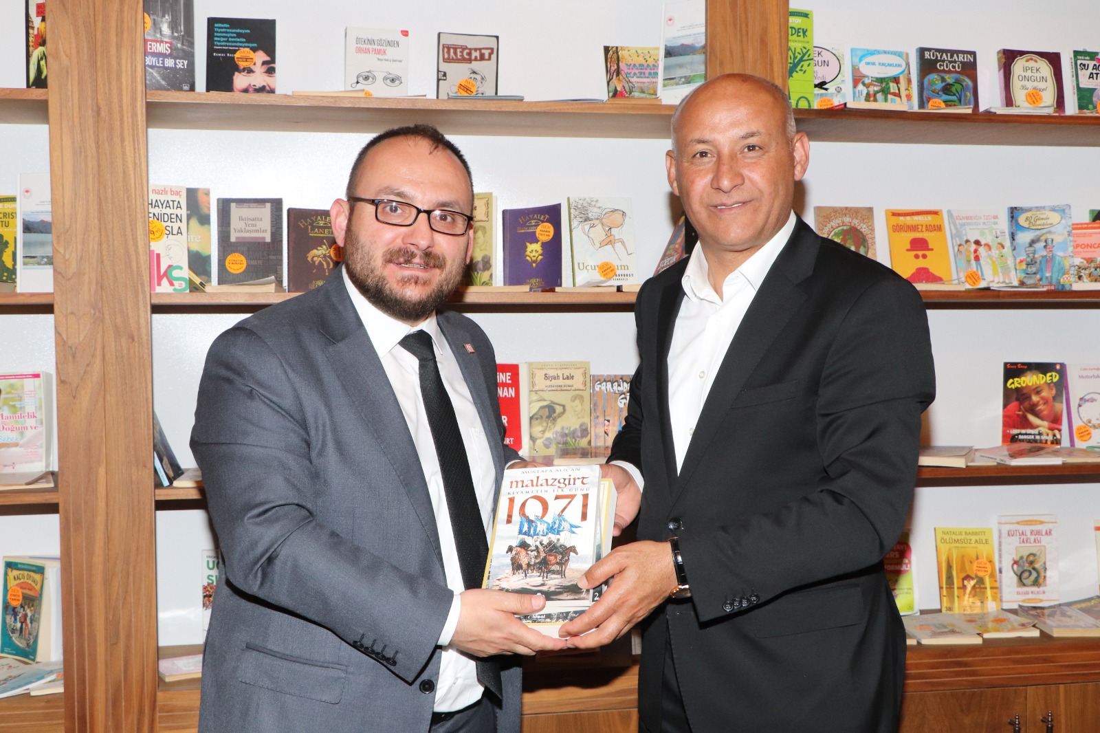 visit-of-our-rector-to-mayor-altin-a-courteous-gesture-2758