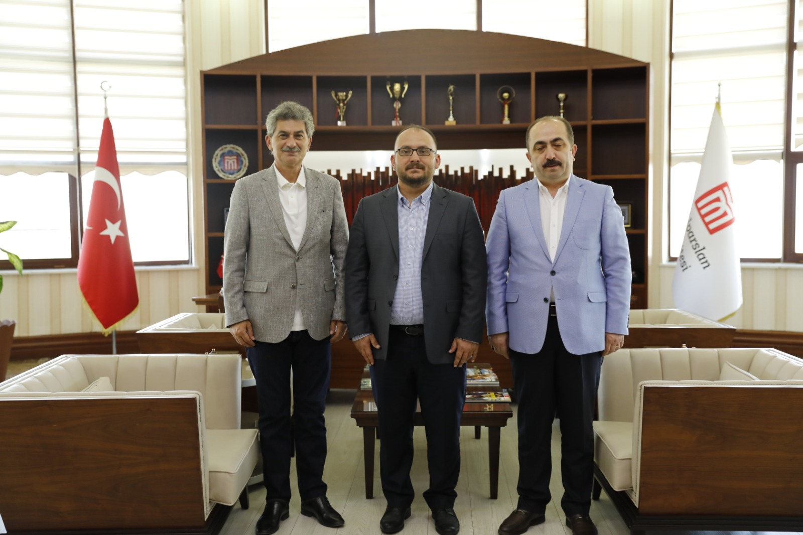 rektorumuze-hayirli-olsun-ziyaretleri-devam-ediyor-3055