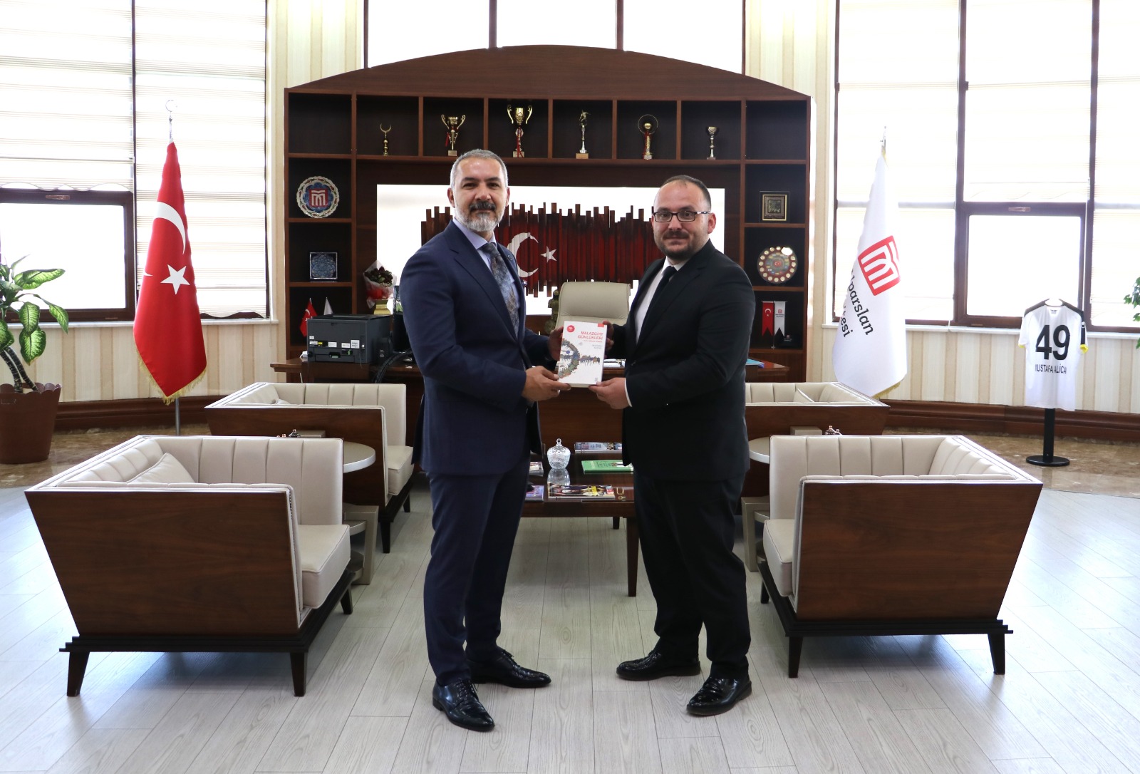 rektorumuze-hayirli-olsun-ziyaretleri-devam-ediyor-3114