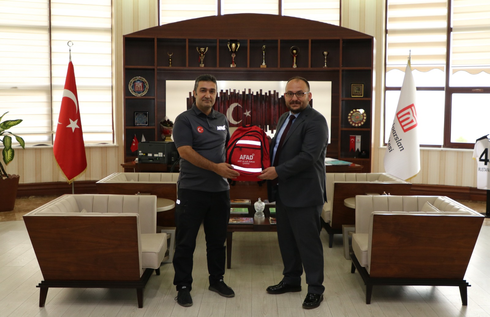 visits-to-our-rector-continue-to-bring-good-wishes-3132