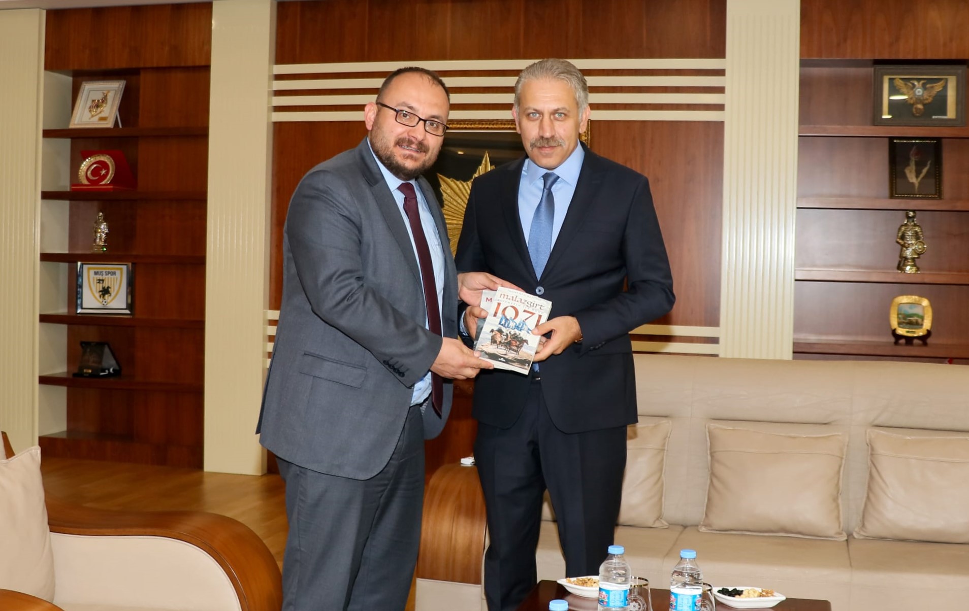 our-rectors-visit-to-mus-provincial-police-chief-for-congratulations-3134