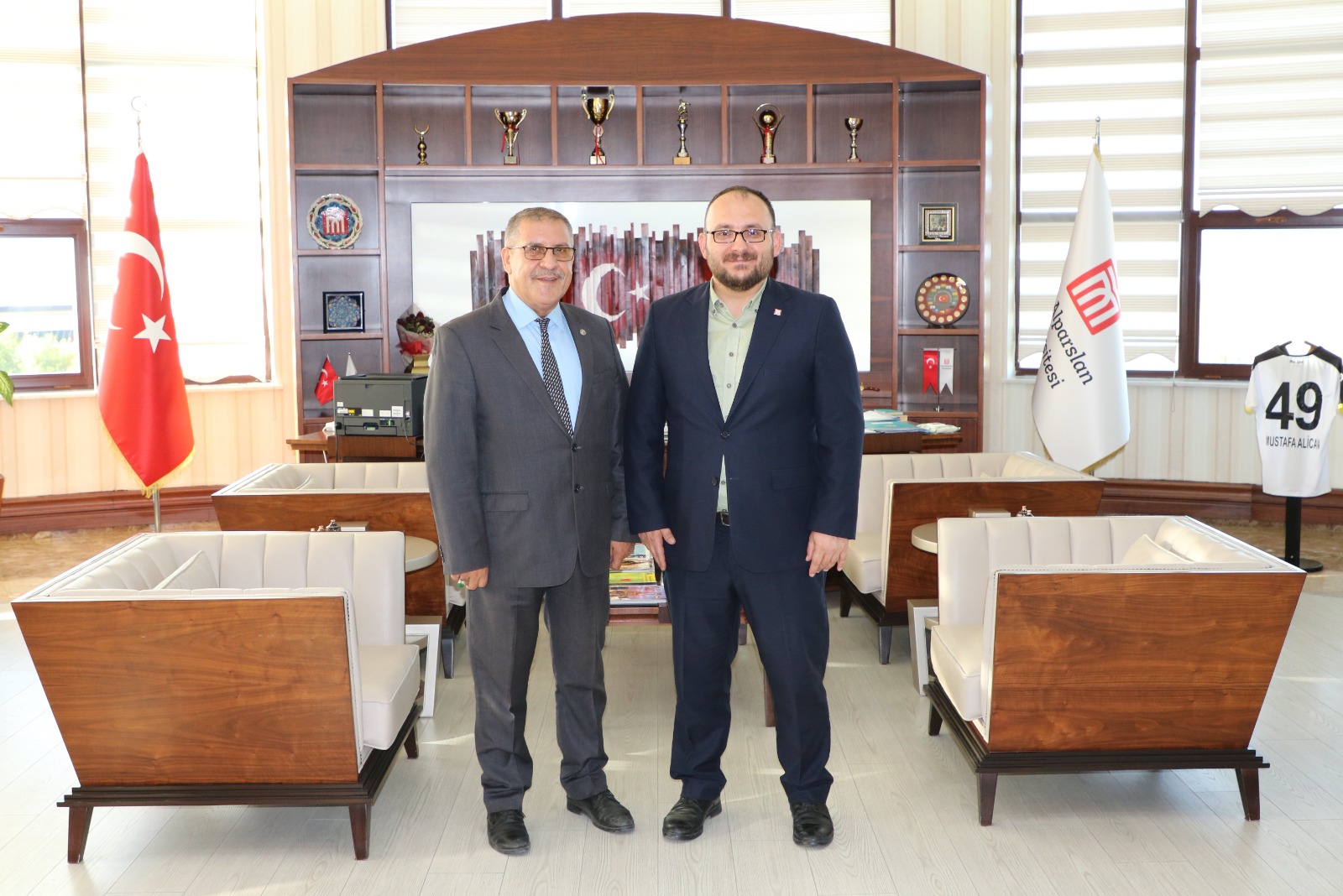 journalist-and-author-baskin-visited-our-rector-3176