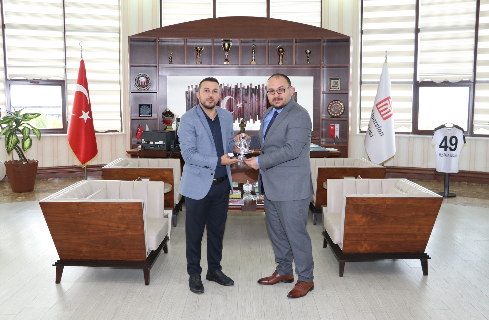 the-mus-education-and-science-power-solidarity-union-visits-maun-rector-3220