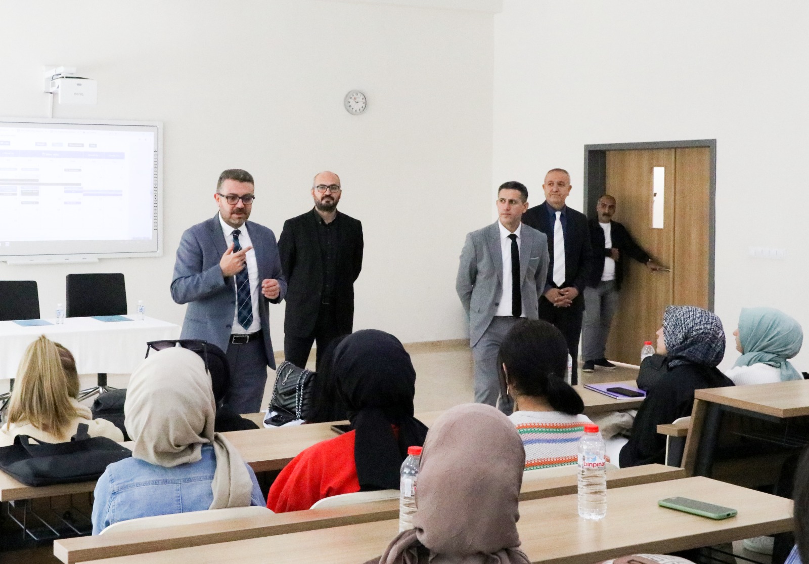 assoc-prof-dr-ozalper-leads-the-introduction-meeting-with-students-3358