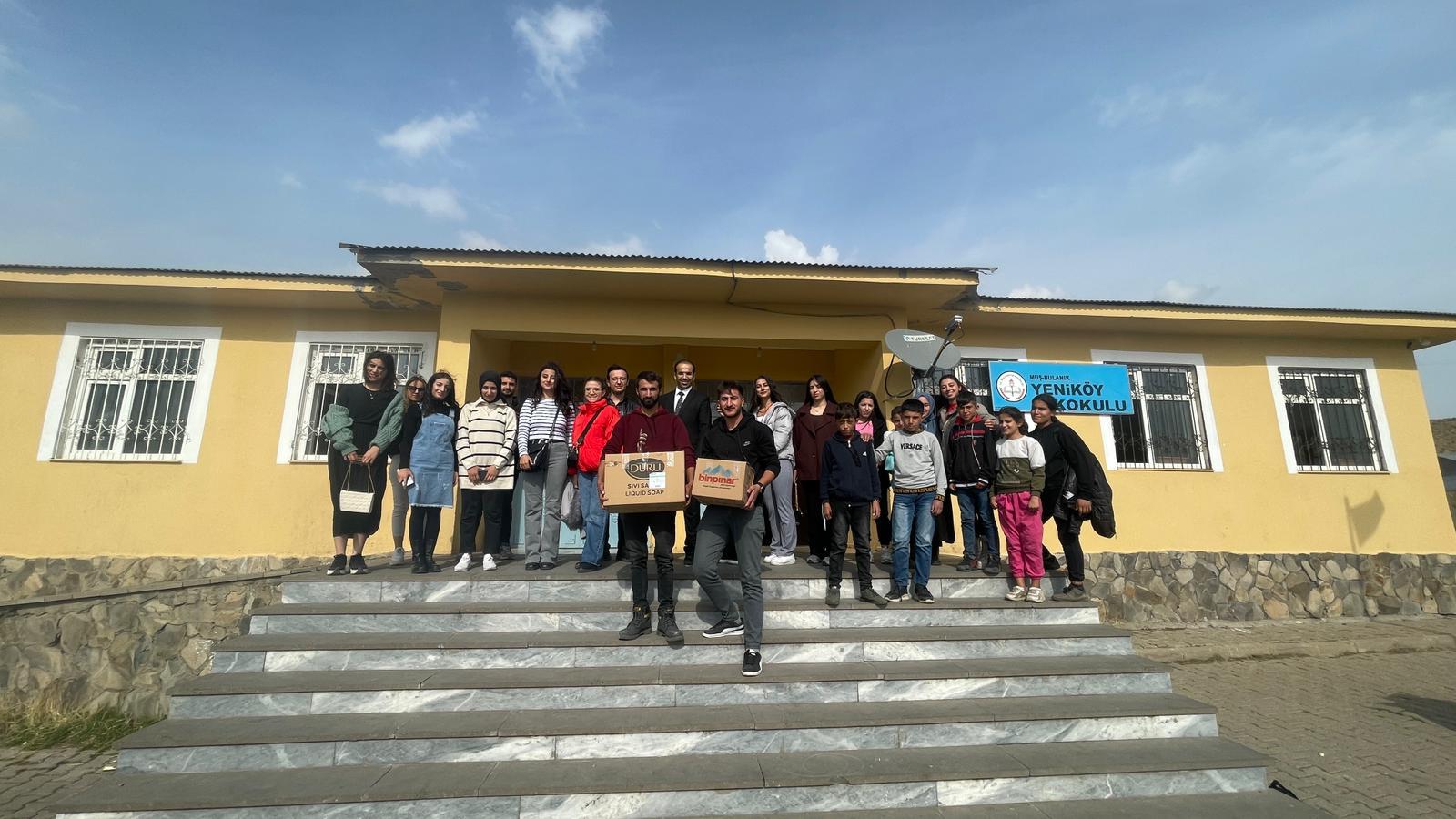 bulanik-meslek-yuksekokulundan-1000-kitap-1000-ogrenci-senligi-3485