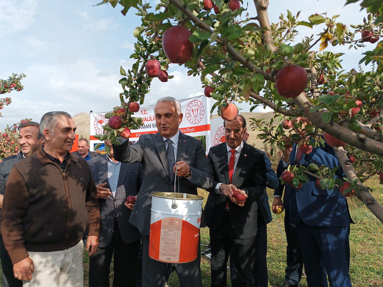 we-participated-in-the-apple-harvest-ceremony-in-dilimli-village-mus-center-3549