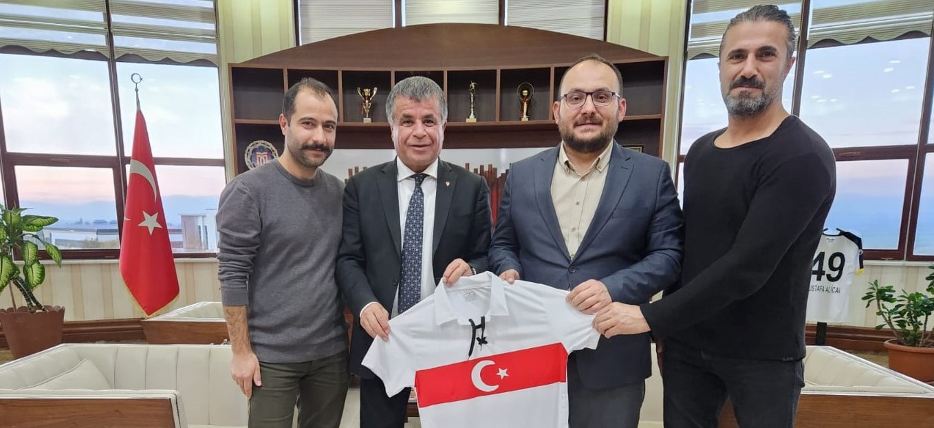 mus-antrenorler-derneginden-rektorumuze-ziyaret-3745