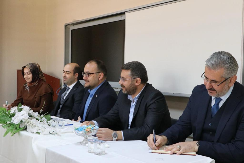 rektorumuz-saglik-bilimleri-fakultesi-yonetim-toplantisinda-3773