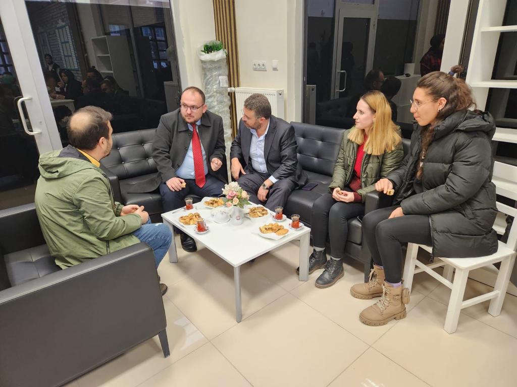 rektorumuz-prof-dr-mustafa-alican-ogrencilerle-cay-bahane-kafede-hasbihal-etti-3784