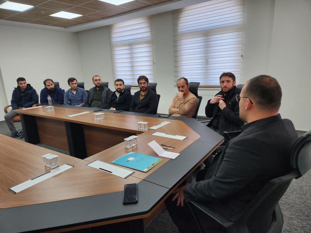 rektorumuz-islami-ilimler-fakultesi-arastirma-gorevlileri-ile-bir-araya-geldi-3790