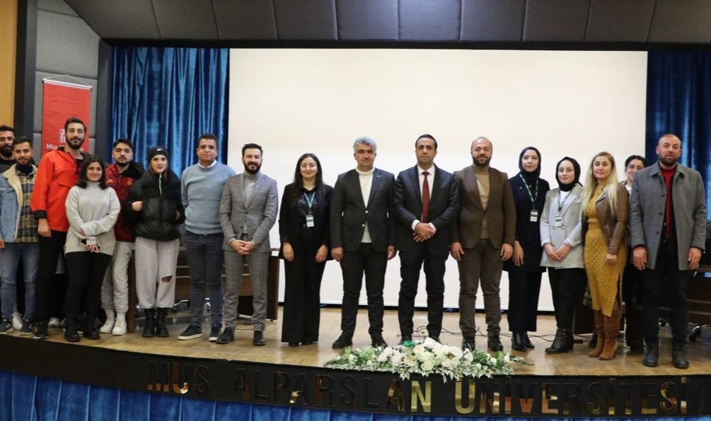 universitemizden-bagimlilik-ve-bagimlilikta-yedam-modeli-paneli-3822