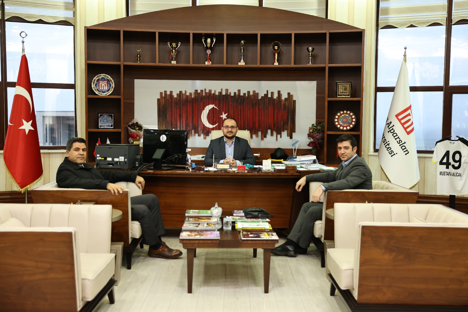 a-visit-to-our-rector-from-the-ziraat-participation-mus-branch-3876