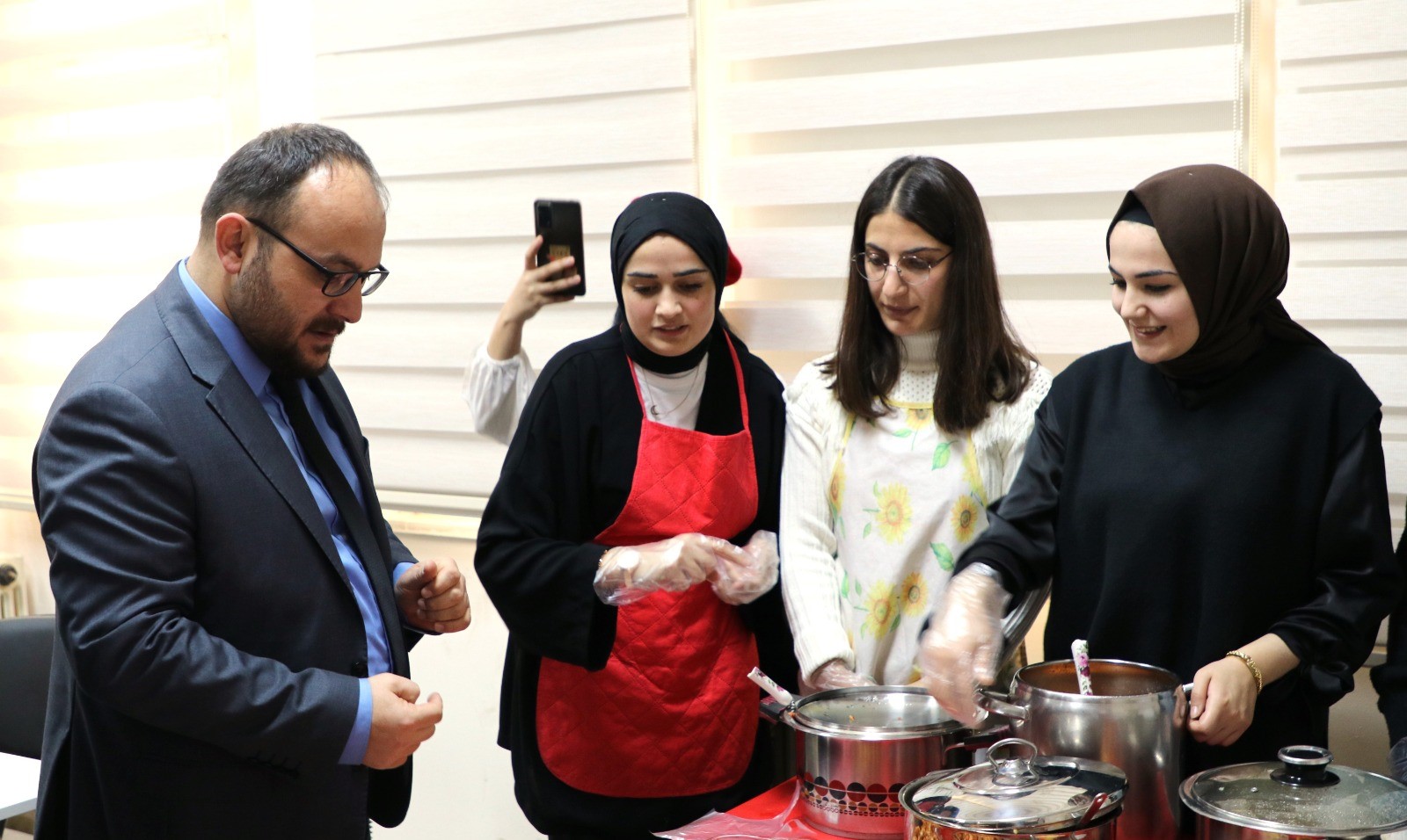 taste-feast-from-our-preschool-teaching-department-students-traditional-mus-cuisine-was-introduced-3908