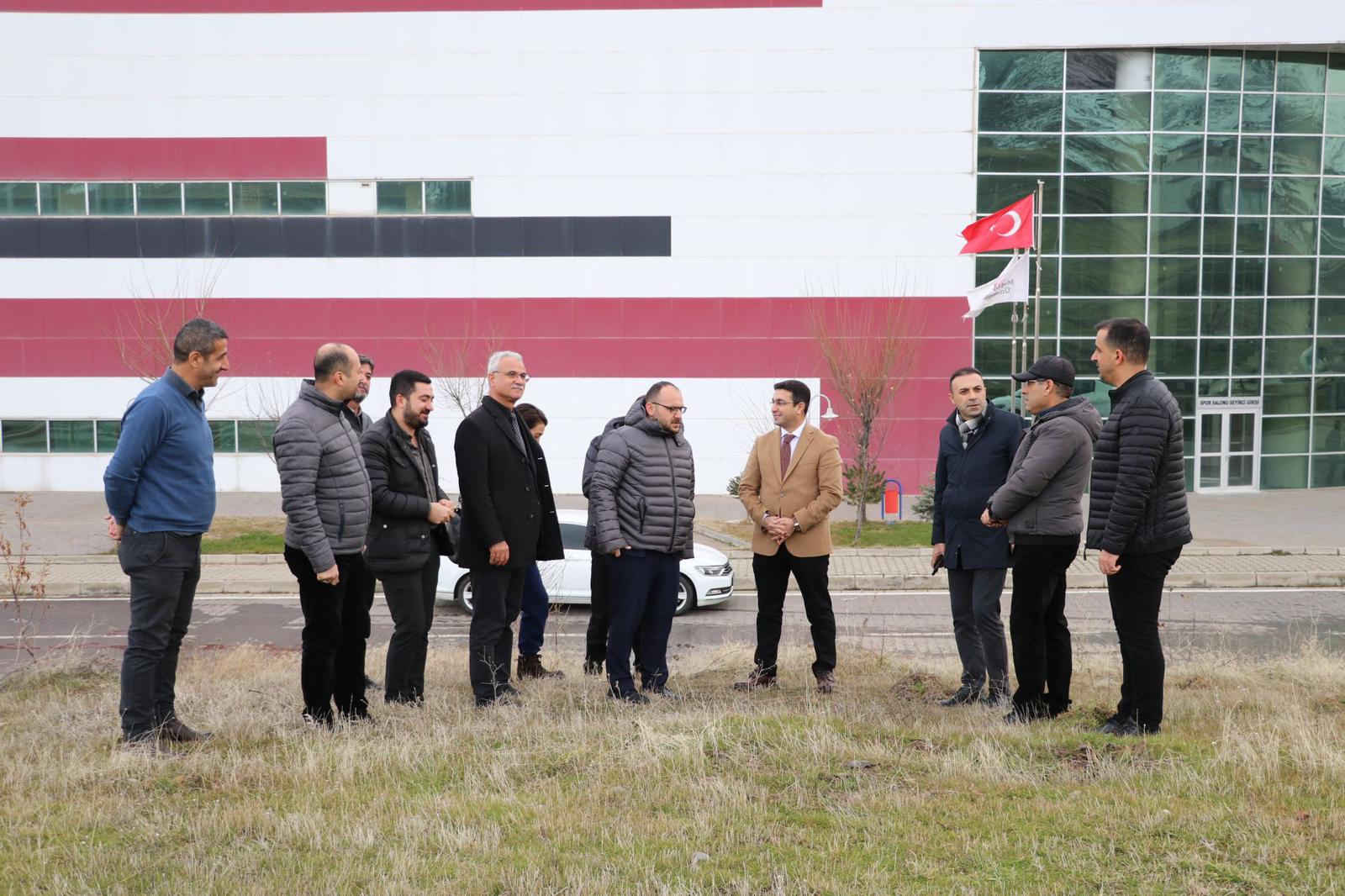 rektorumuz-genclik-ve-spor-il-muduru-ile-bulustu-4050