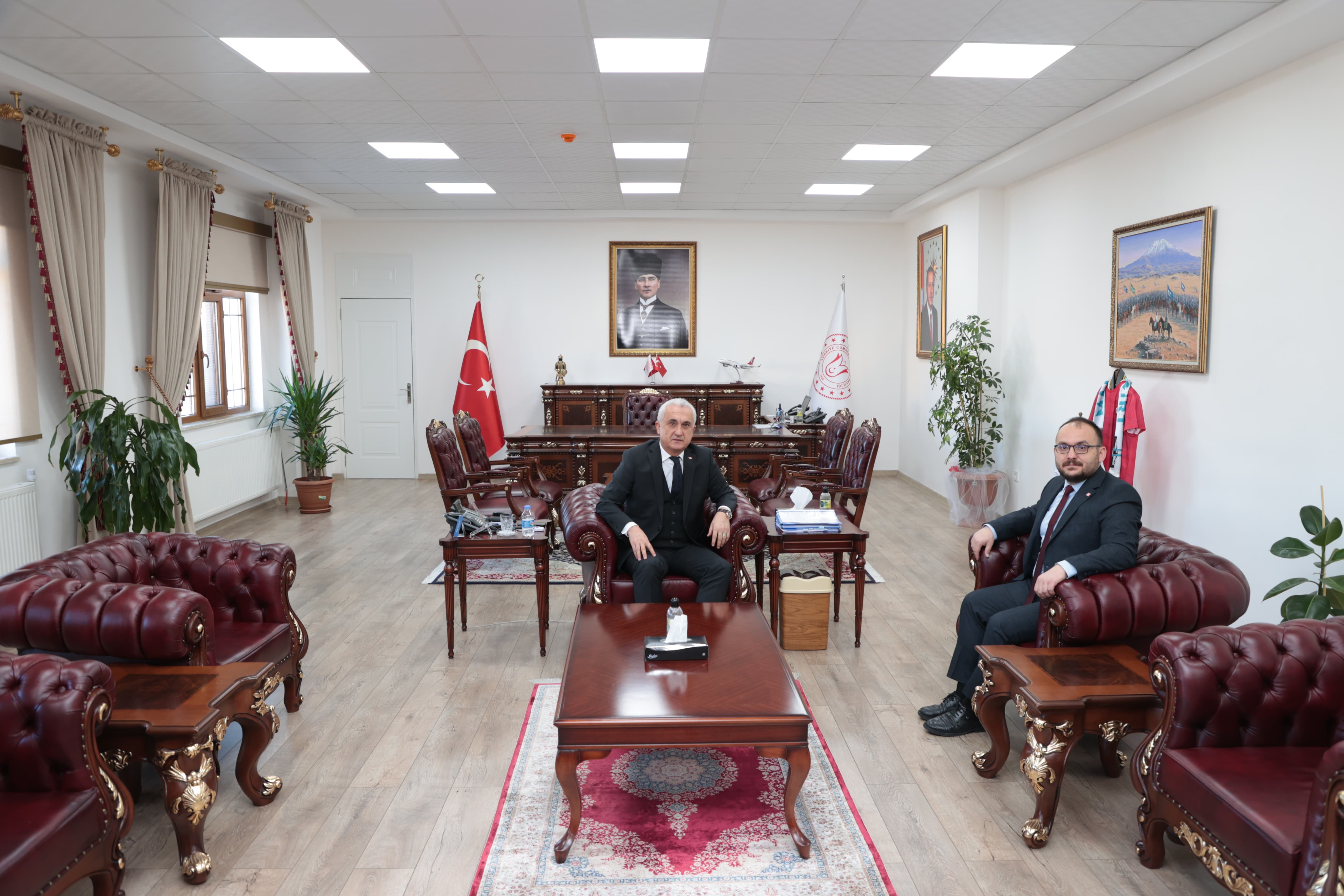 rektorumuzden-vali-avni-cakira-ziyaret-4077