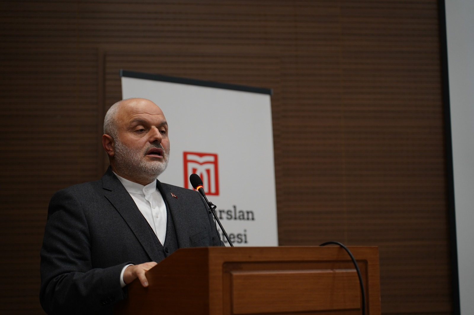 the-conference-on-how-should-islam-be-represented-was-held-4180