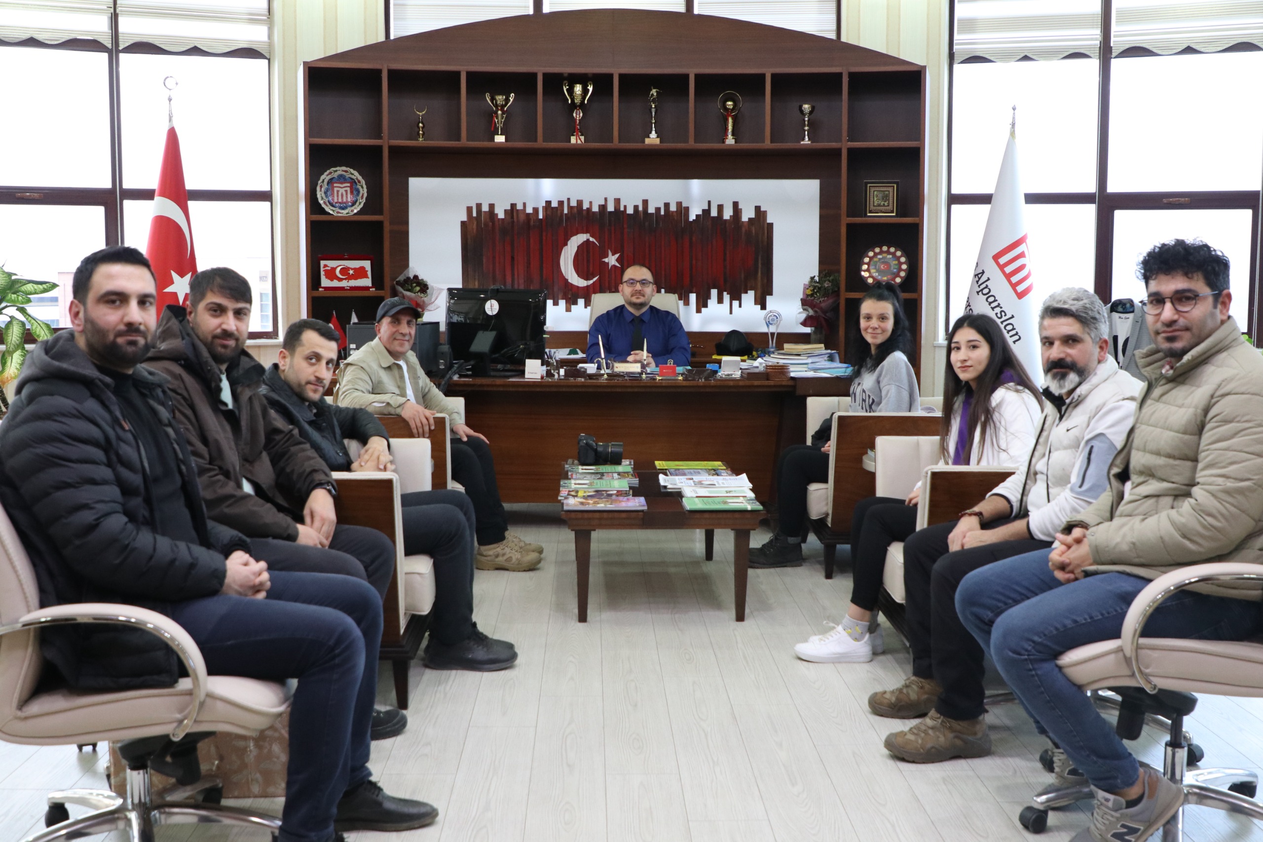 mus-fotografcilar-derneginden-rektorumuze-ziyaret-4181