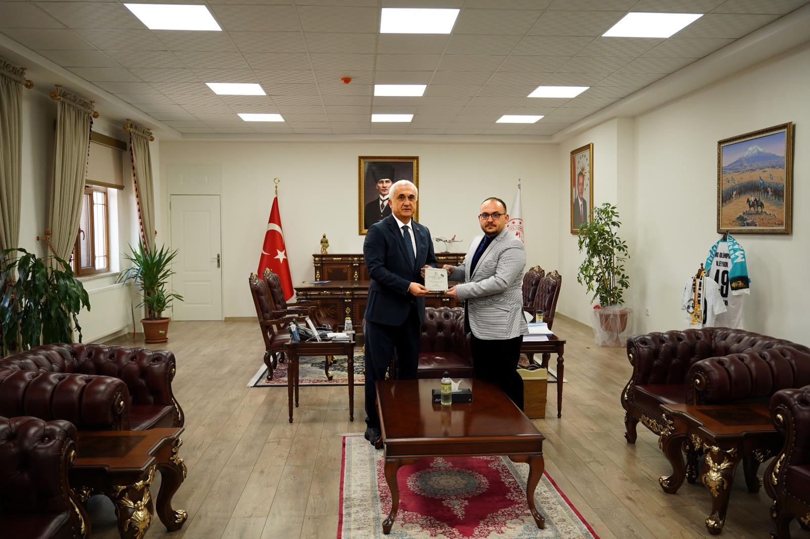 our-rector-visited-governor-avni-cakir-4182