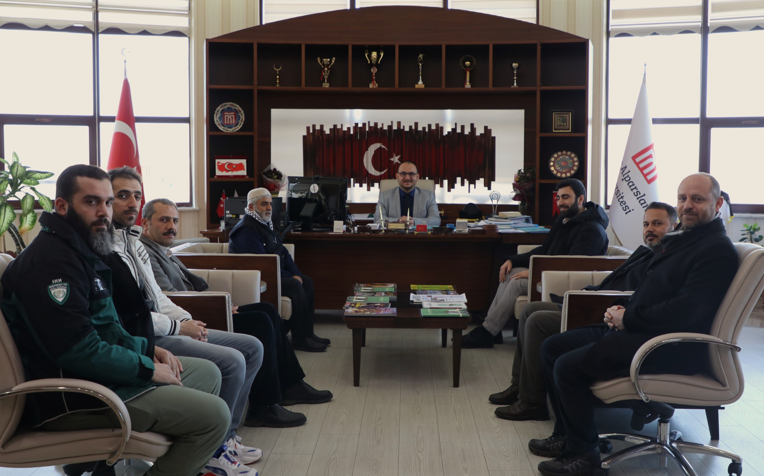 ihh-yonetim-kurulundan-rektorumuze-ziyaret-4177