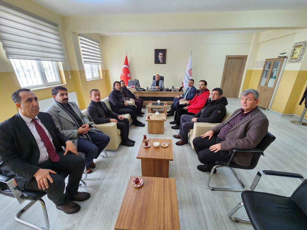 rektorumuz-bulanik-meslek-yuksekokulunu-ziyaret-ederek-tiyatro-gunleri-hazirliklari-hakkinda-bilgi-aldi-4236