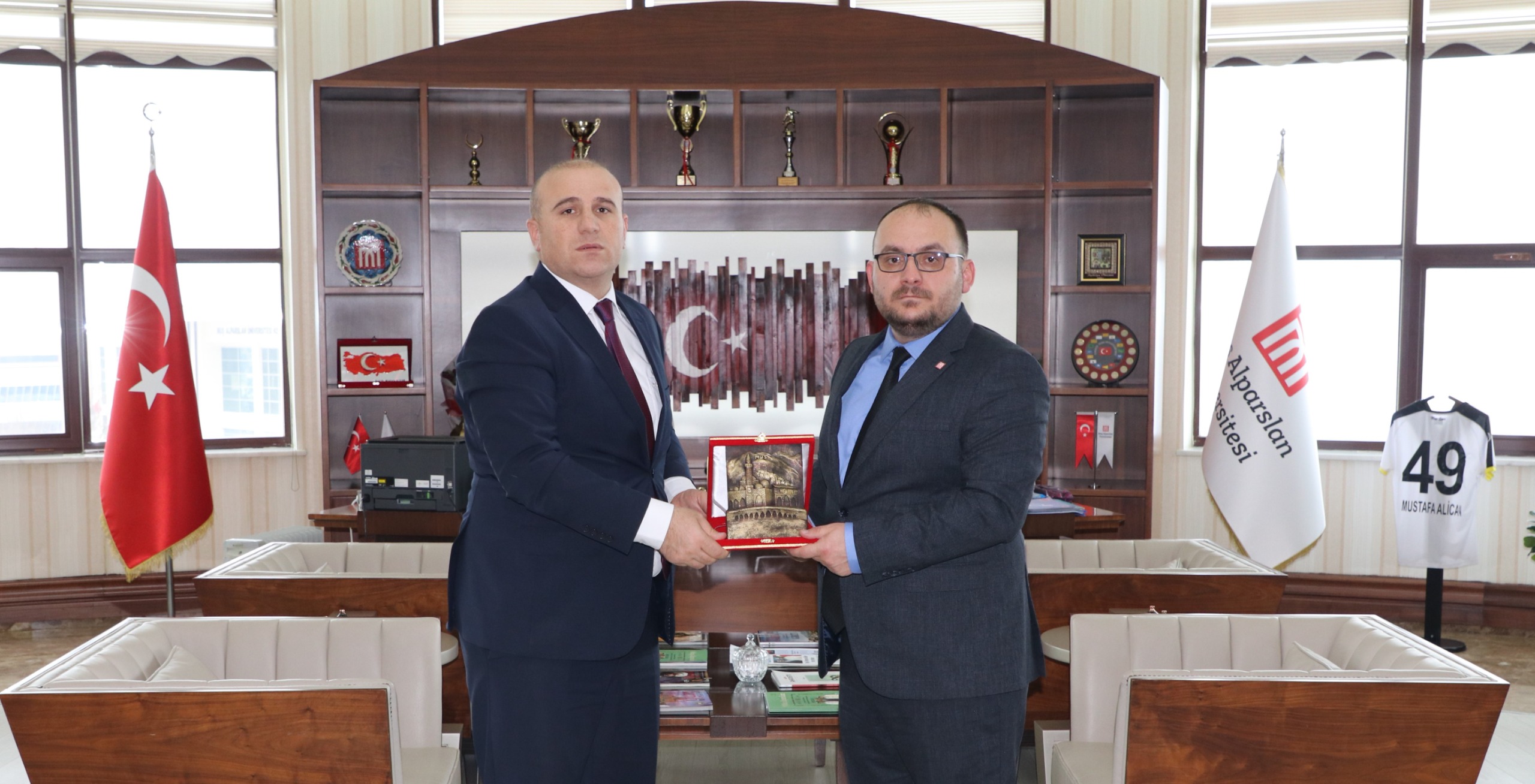 vali-yardimcisi-hasan-tastan-rektorumuze-ziyaret-4313