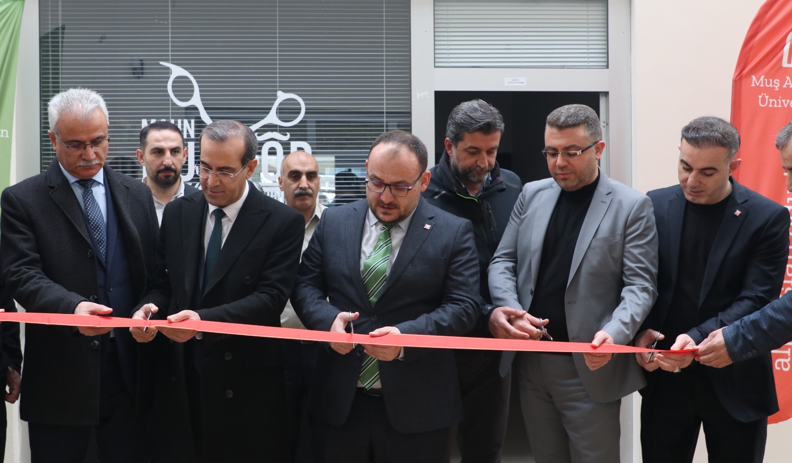 universitemizde-maun-kuafor-salonu-acildi-4326