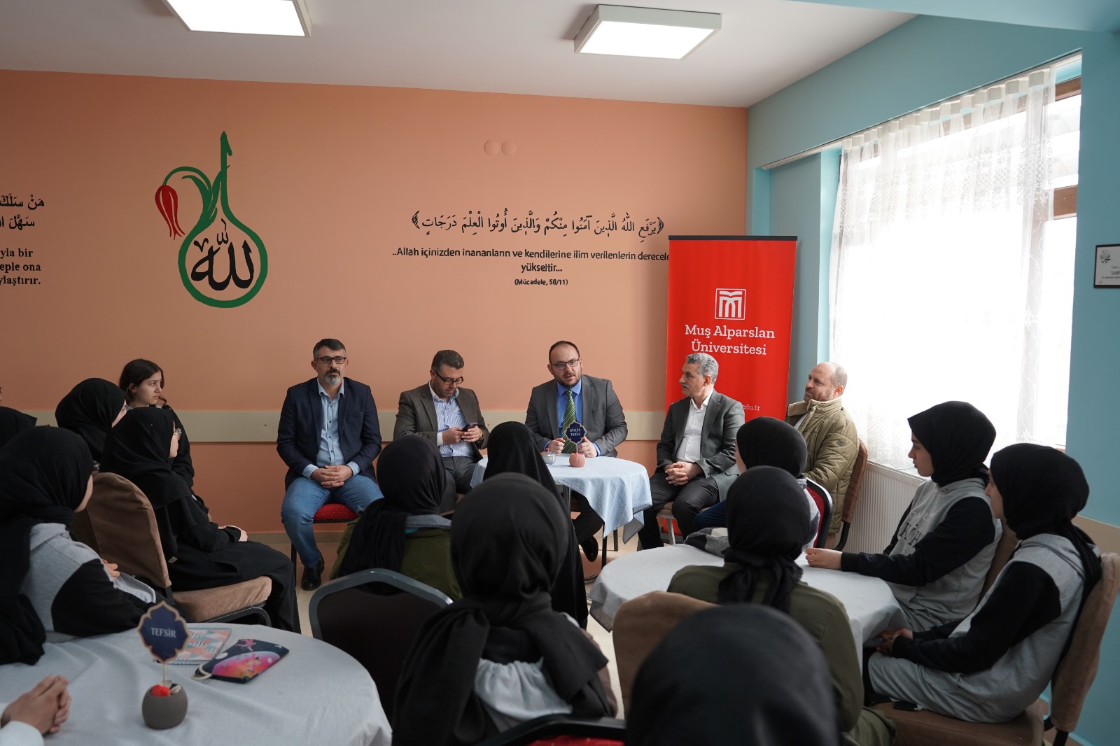 rektorumuz-lise-ogrencileriyle-bulustu-4380