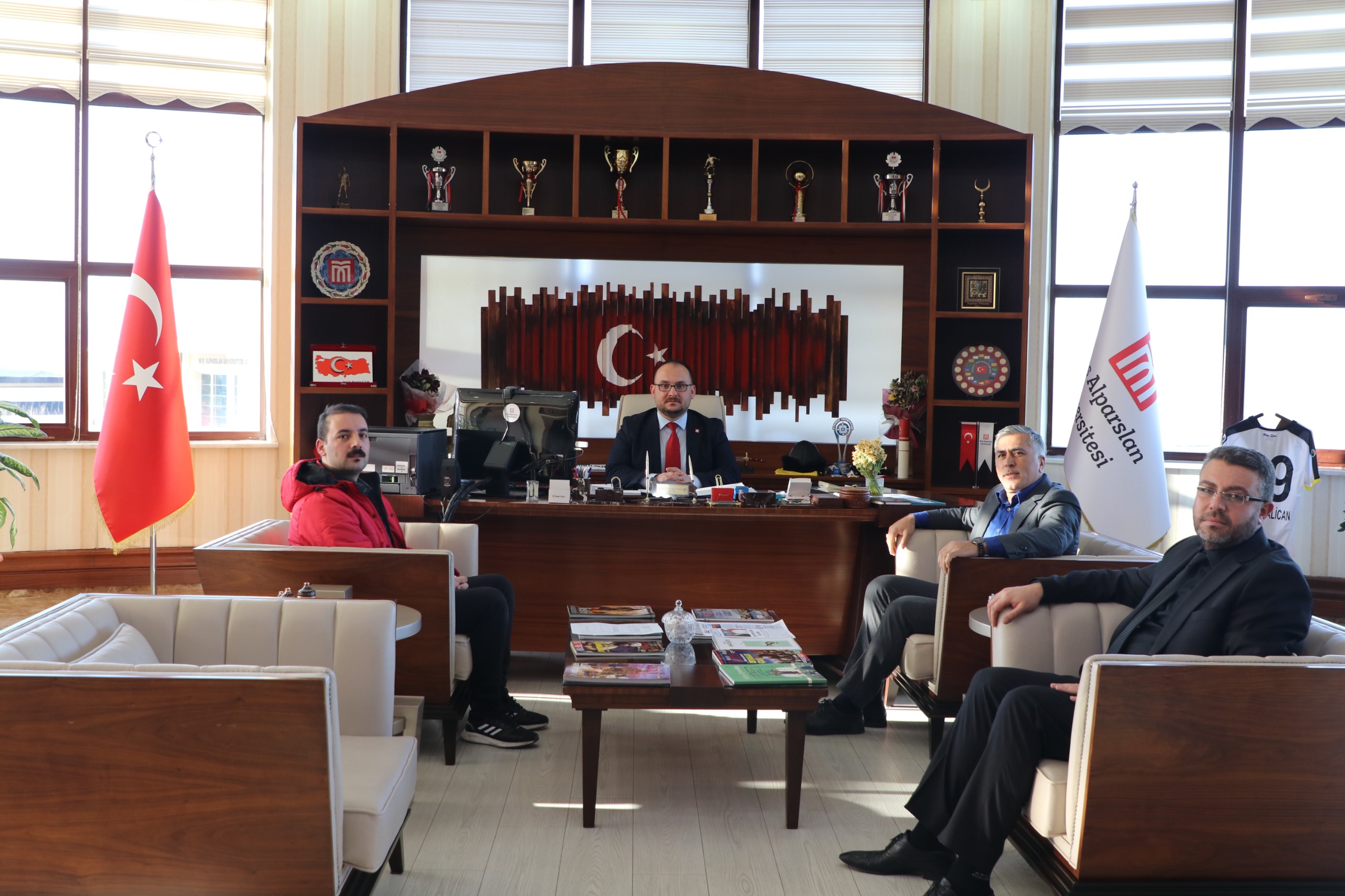 tumsiad-temsilcisinden-rektorumuze-ziyaret-4422