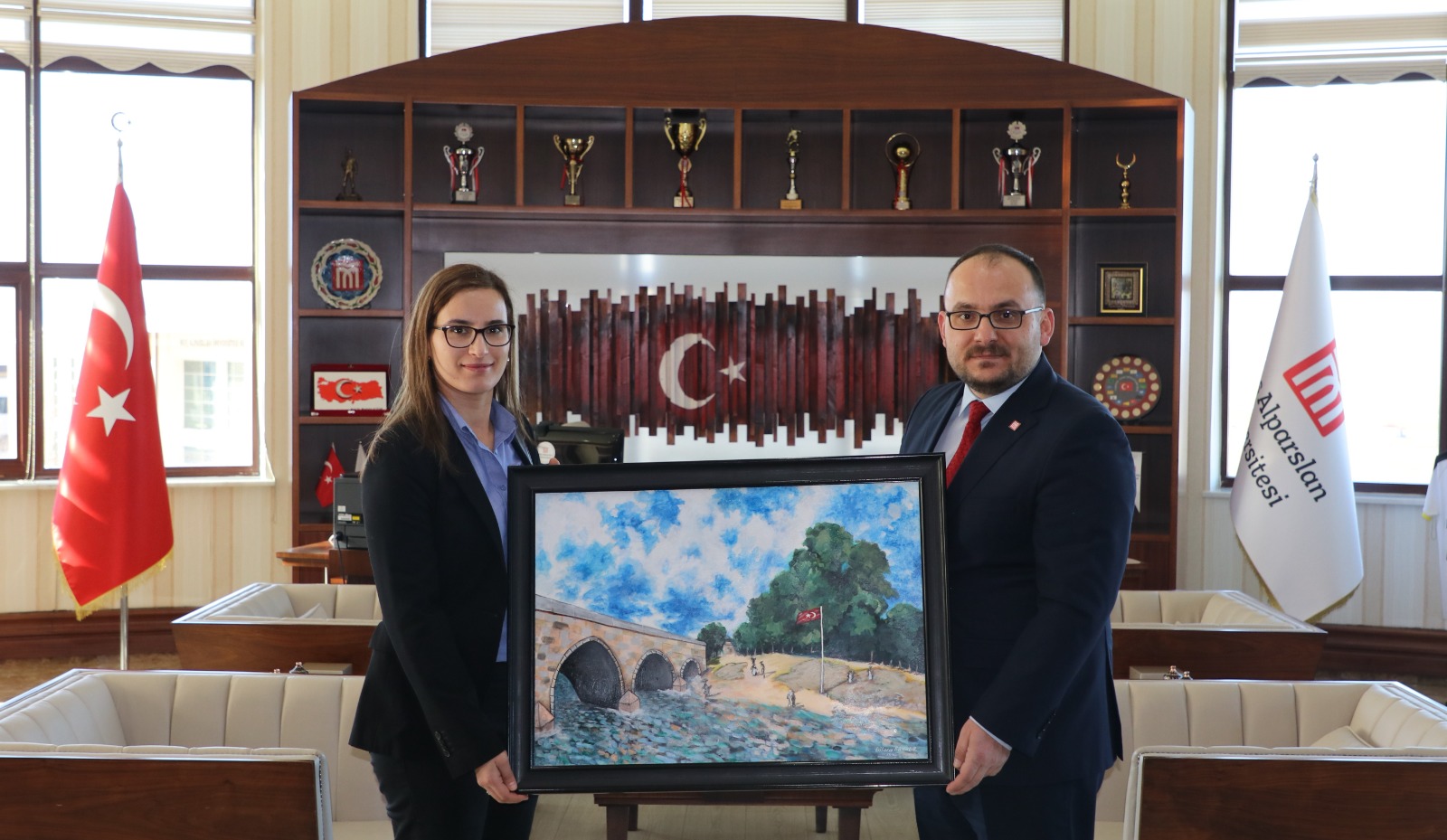 visit-from-mus-fine-arts-high-school-to-our-rector-4442