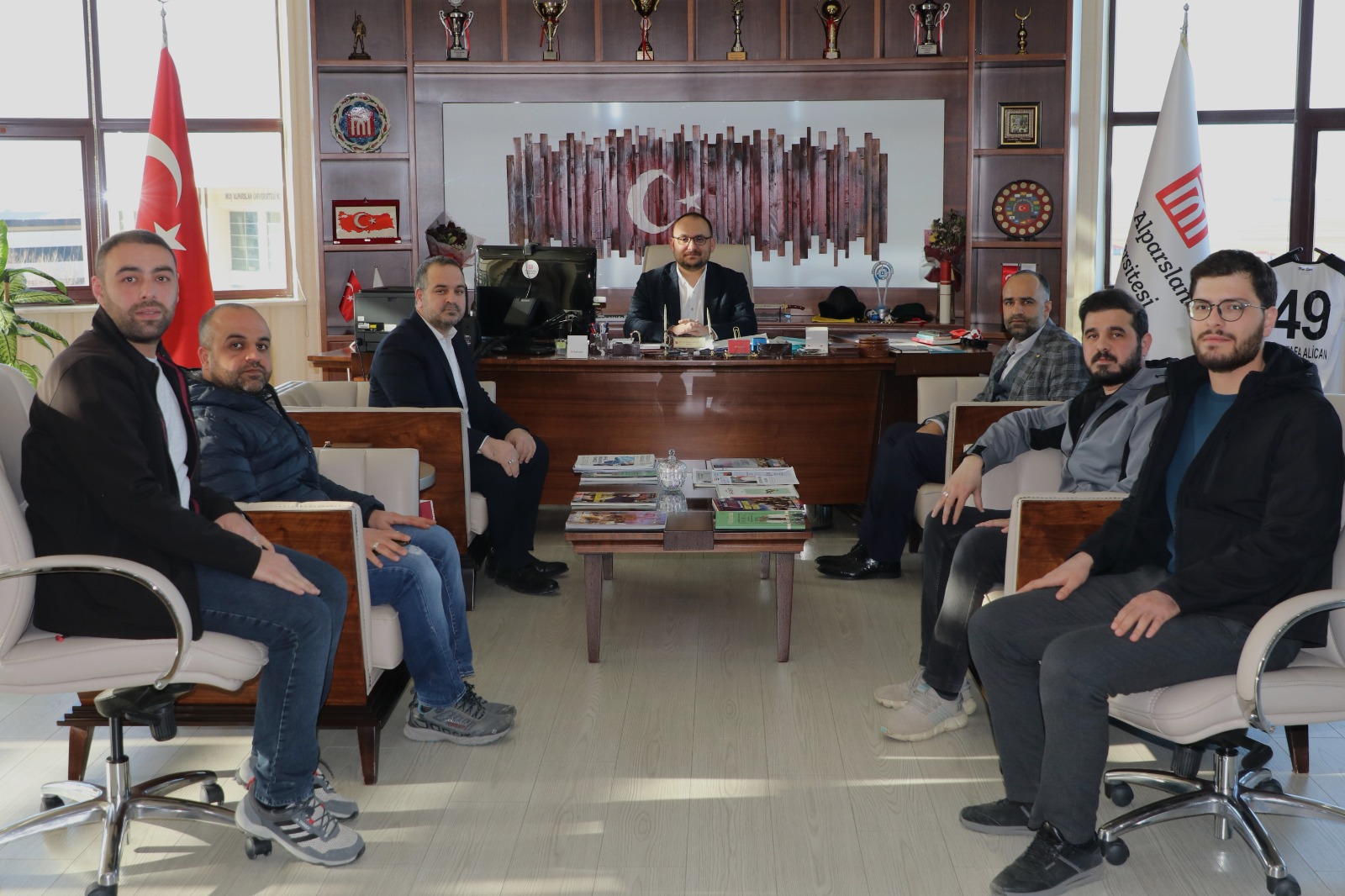 taylan-ve-ekibinden-rektorumuze-ziyaret-4459