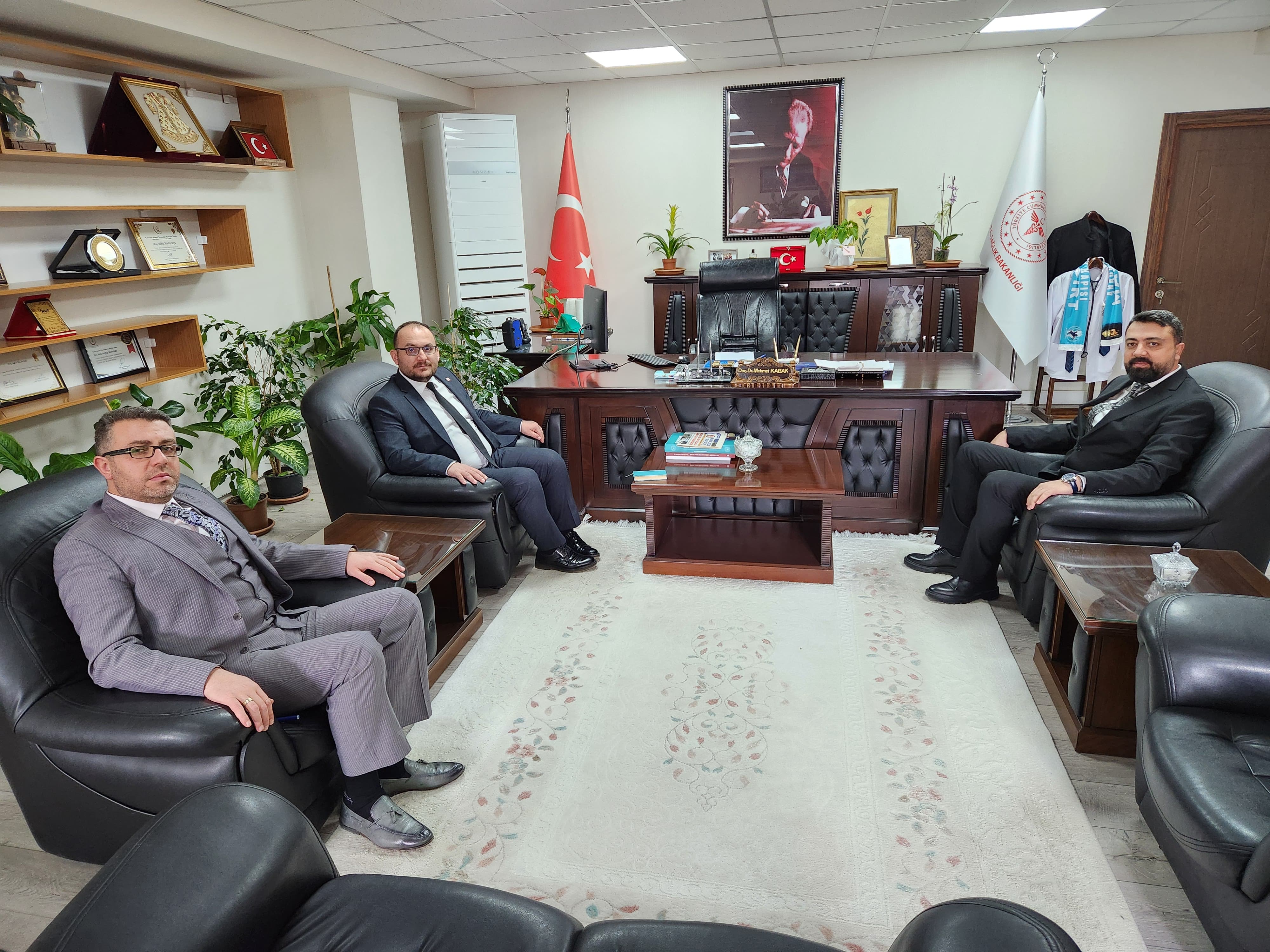 rektorumuzden-il-saglik-mudurlugune-ziyaret-4482