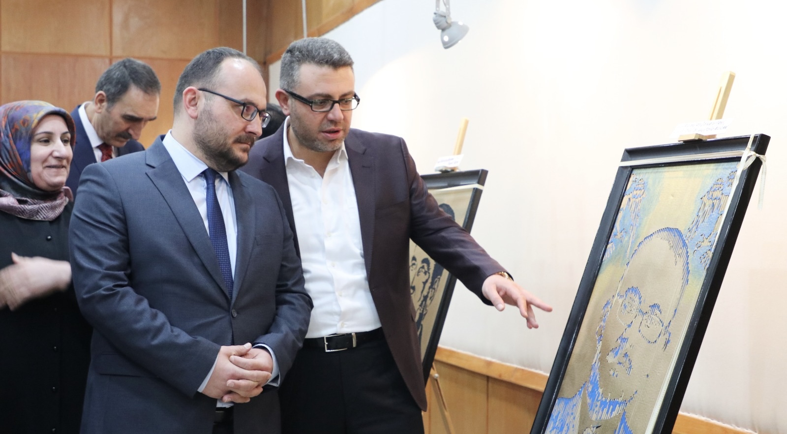 maun-rector-attended-the-art-not-waste-exhibition-4531