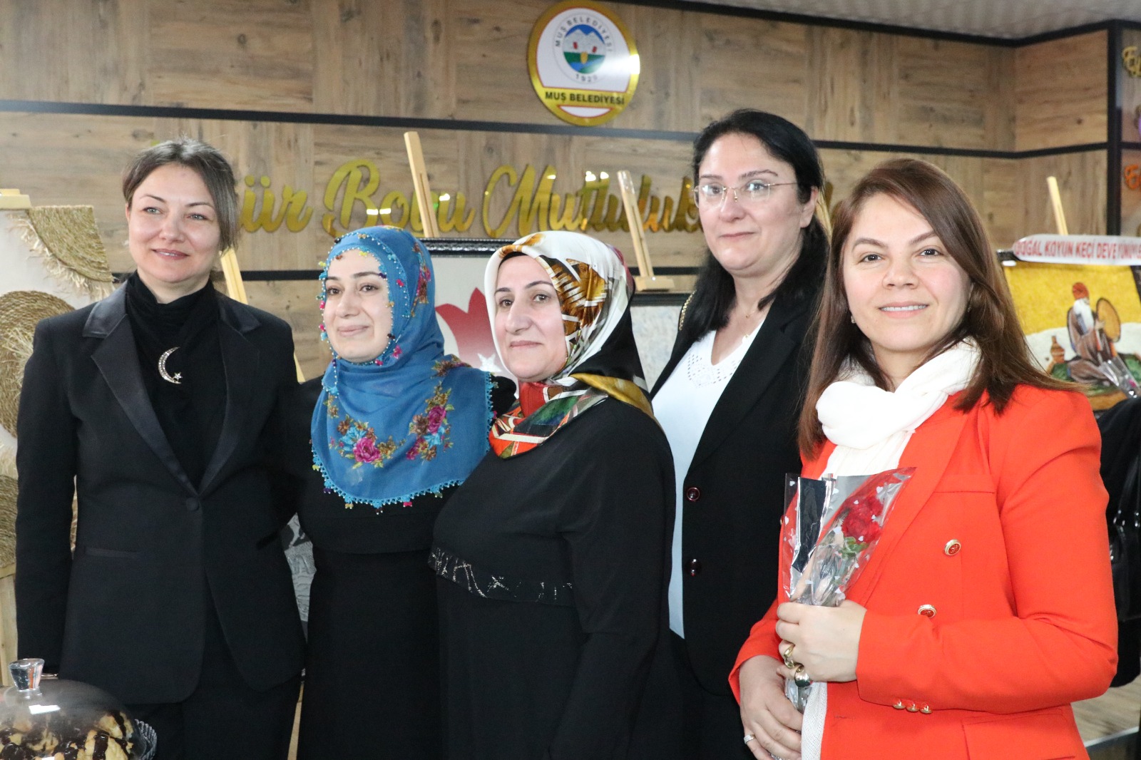 mus-bursa-genclik-merkezinde-8-mart-etkinligi-kadin-emegi-fuar-merkezi-acildi-4539