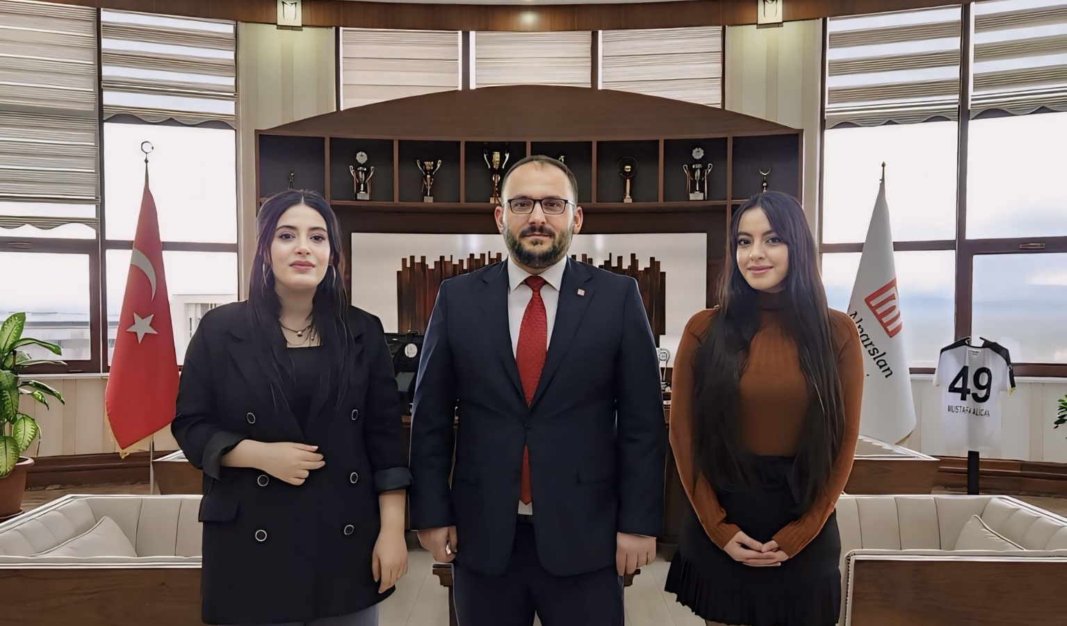 rektorumuze-is-dunyasindan-ziyaret-4543