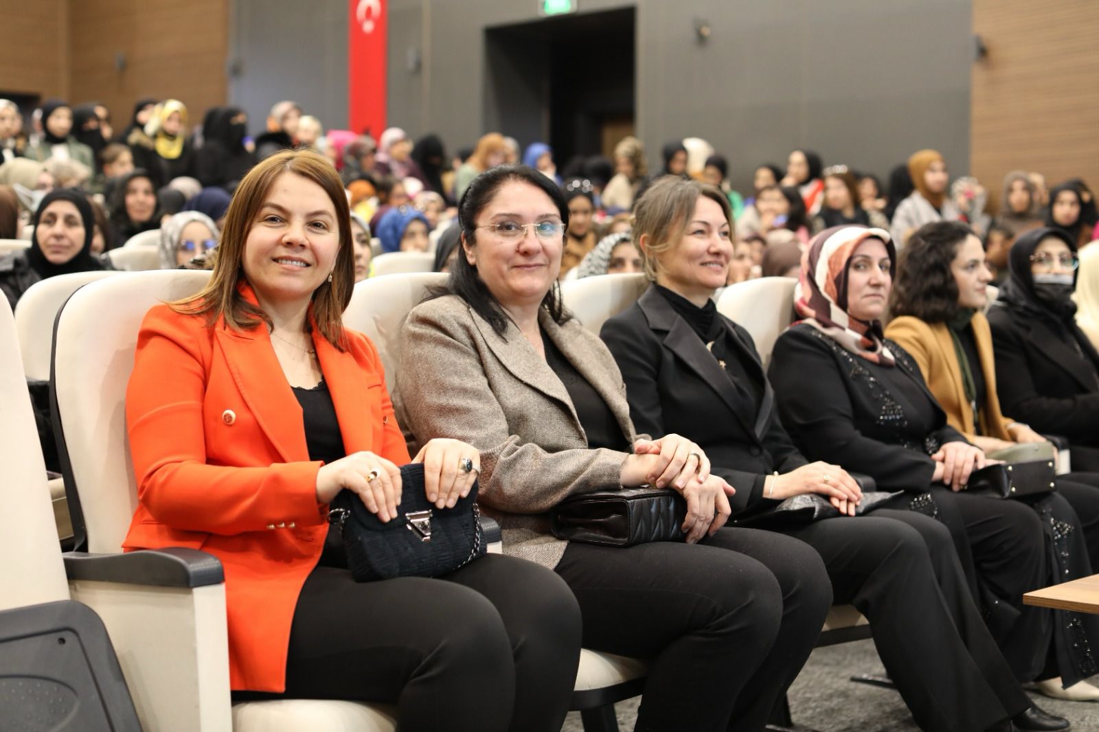 musta-8-mart-merve-gulcemalden-islamiyet-ve-kadin-konulu-konferans-4546