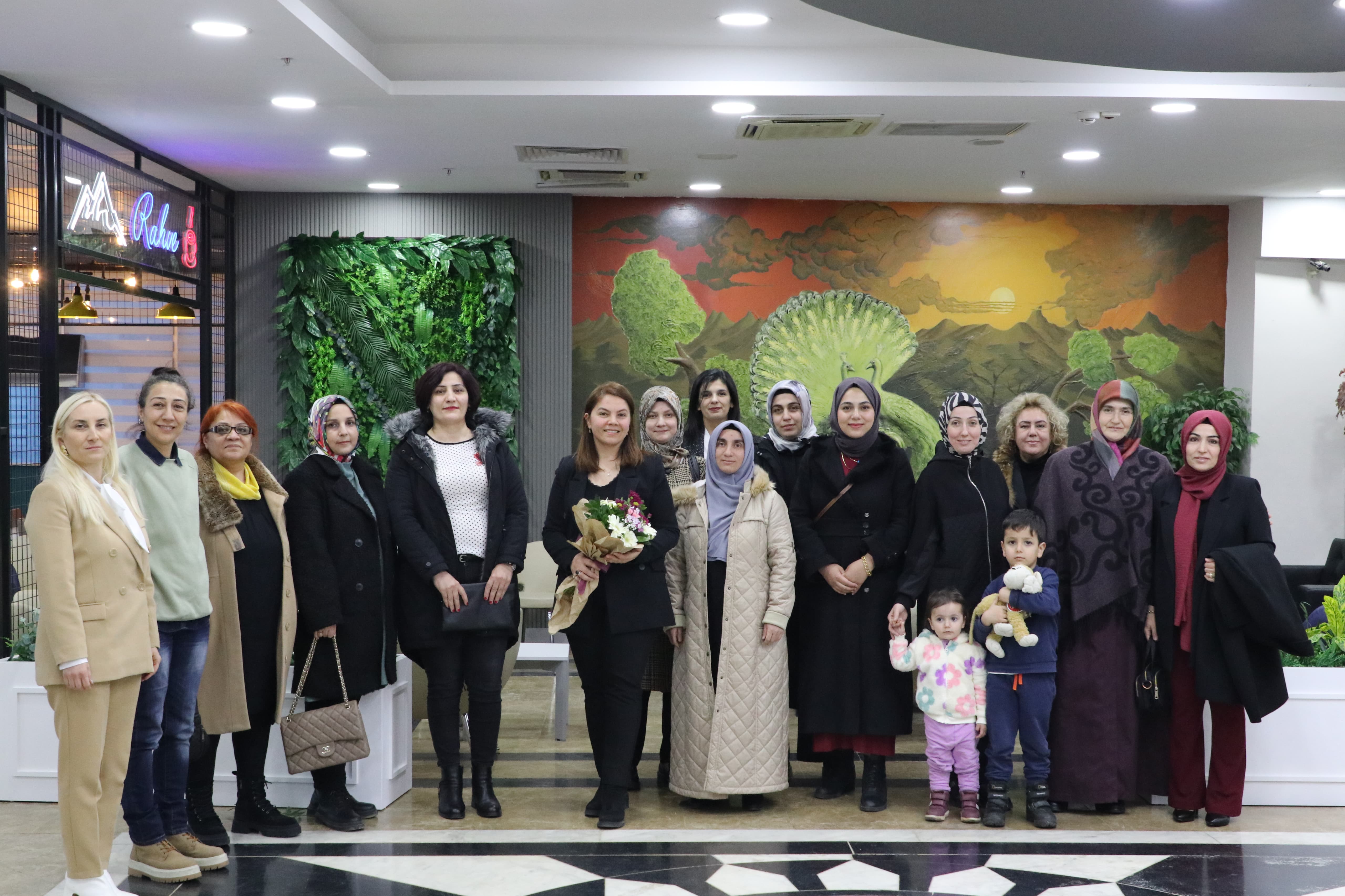 8-mart-dunya-kadinlar-gunu-resepsiyonu-duzenlendi-4547